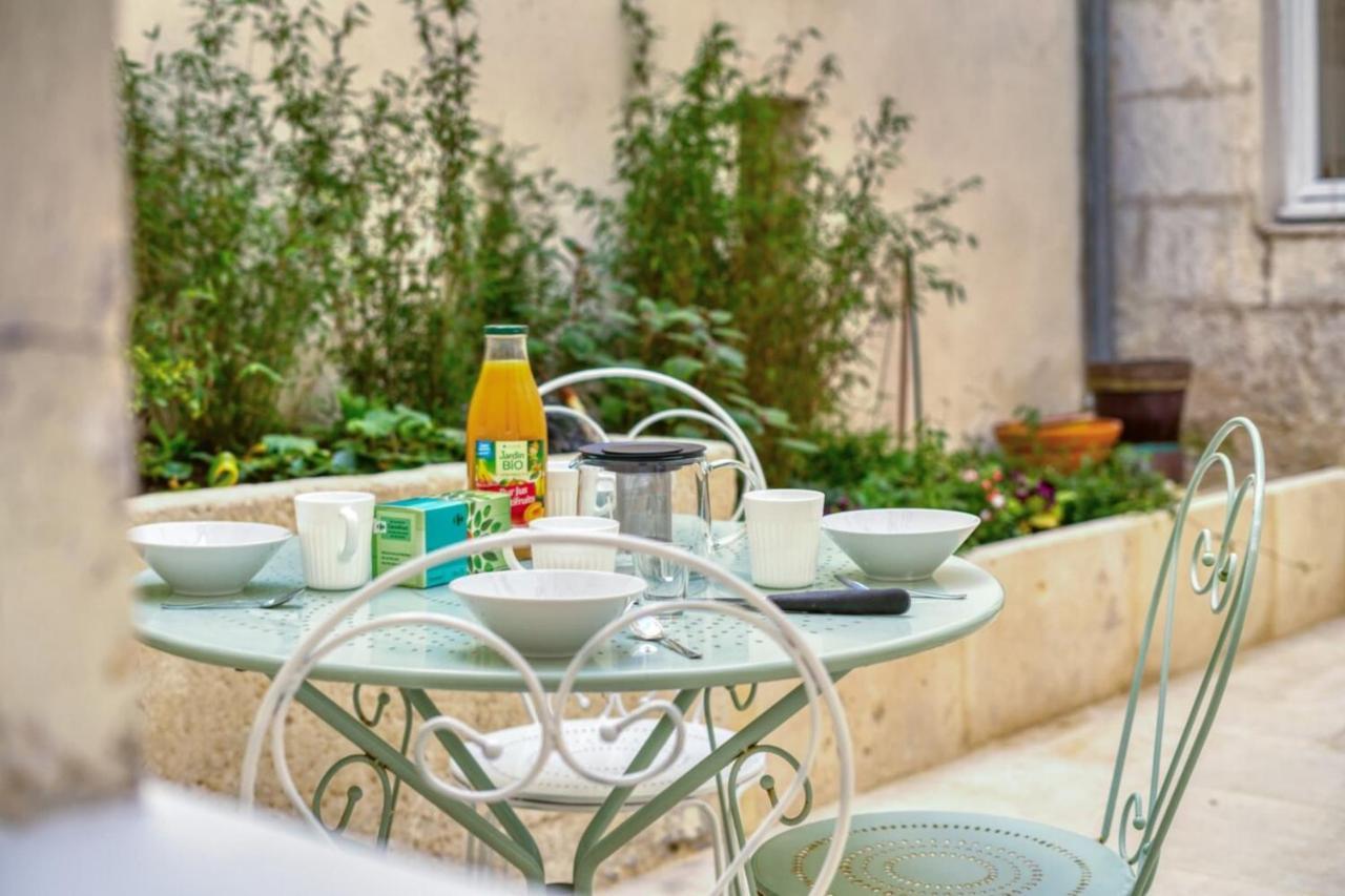 Le Fleuriau Apartment ลาโรแชล ภายนอก รูปภาพ
